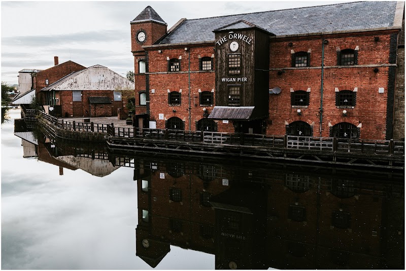 Leeds and Liverpool Canal
